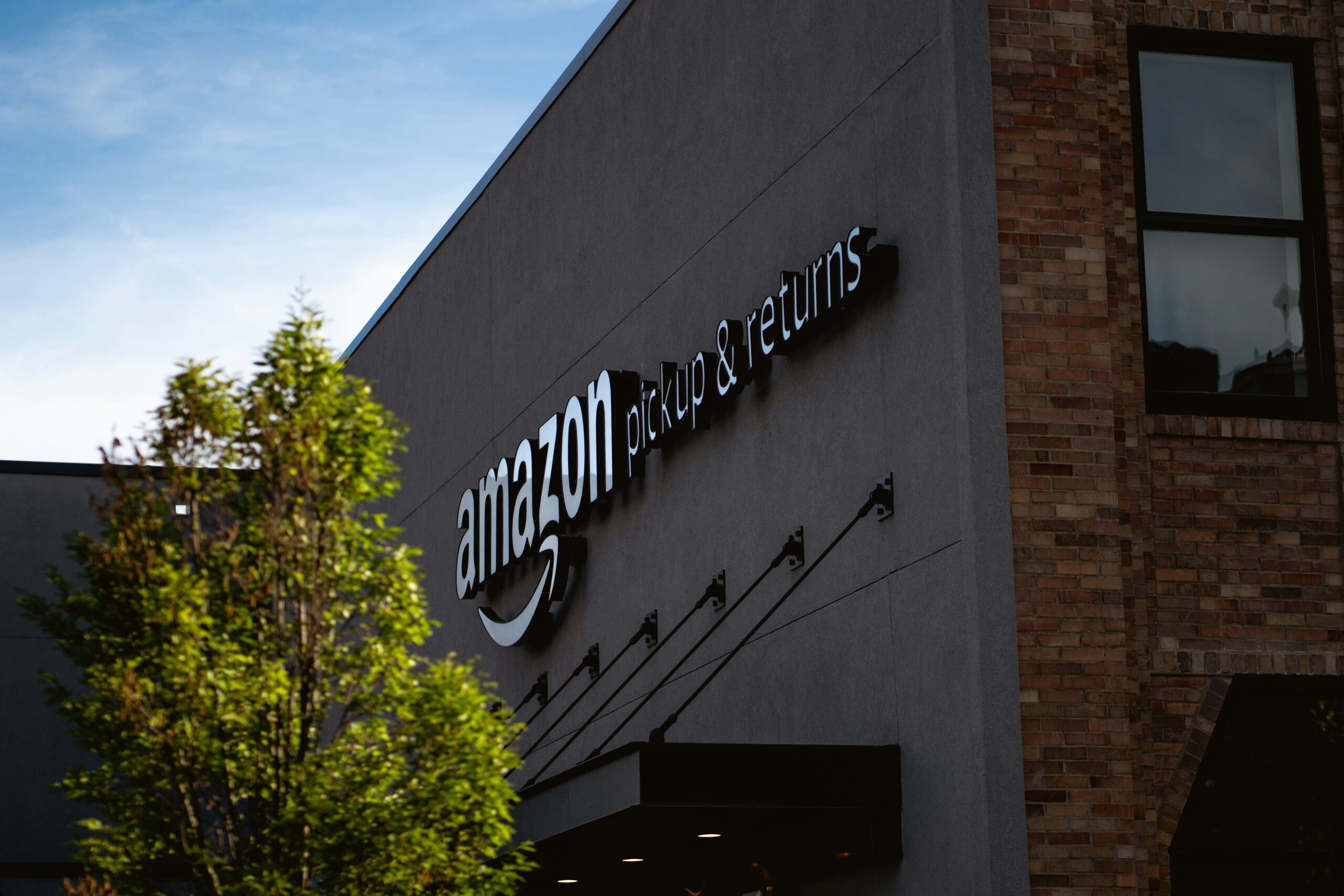 The Amazon Empire: How a Garage Bookstore Rewrote the Rules of Global Commerce